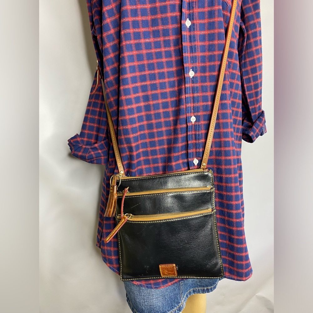 Dooney Burke crossbody women’s purse leather black color